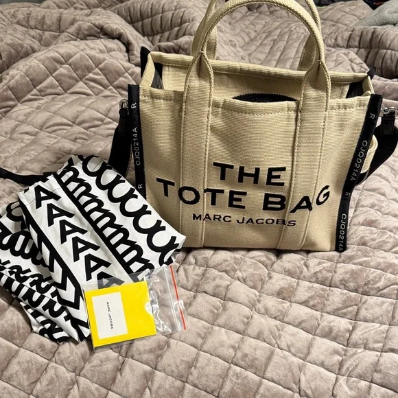Marc Jacobs Cream and Black Tote Bag - Picture 4 of 5
